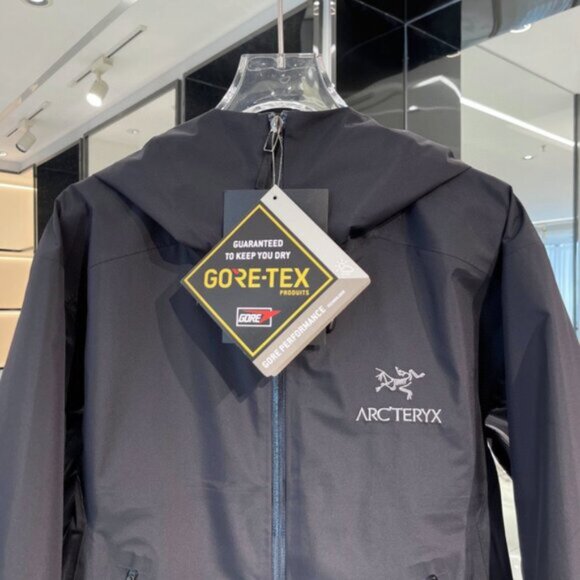 Arc’teryx Beta Series Beta LT Hooded Hardshell Jacket - Picture 4 of 9